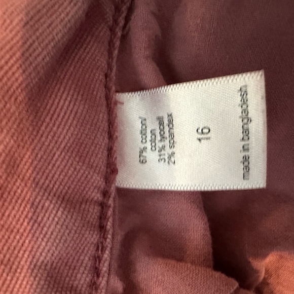 Maurices Women's Cargo Shorts - Dusty Pink - Picture 4 of 4